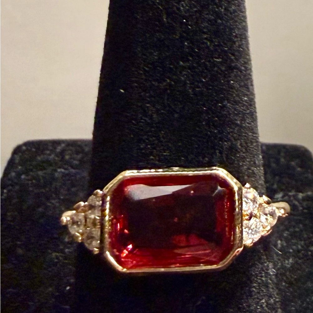 Ring - sz 8 gold tone w/large red rhinestone & tiny clear rhinestones. New! BOGO - Picture 10 of 12
